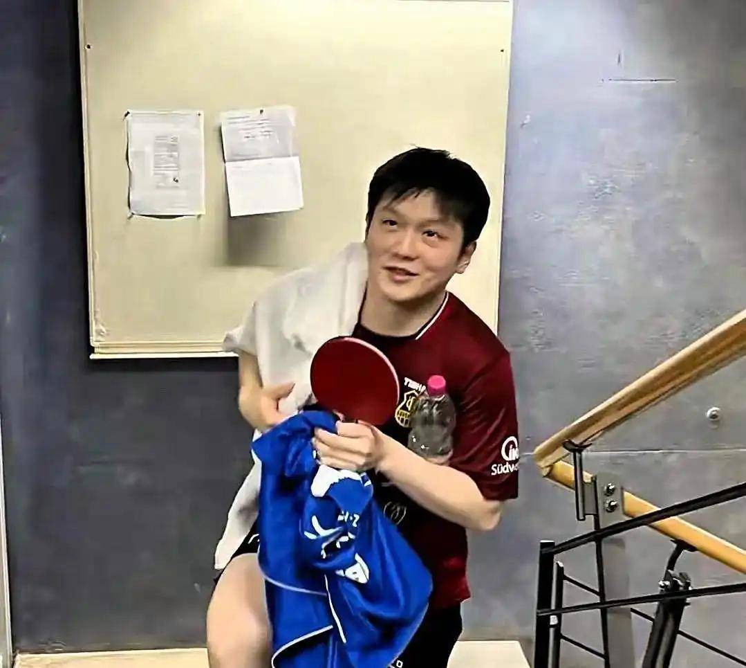中国乒乓球队爆冷德国乒乓球队,樊振东制霸全场 中国乒乓球队爆冷德国乒乓球队,樊振东制霸全场