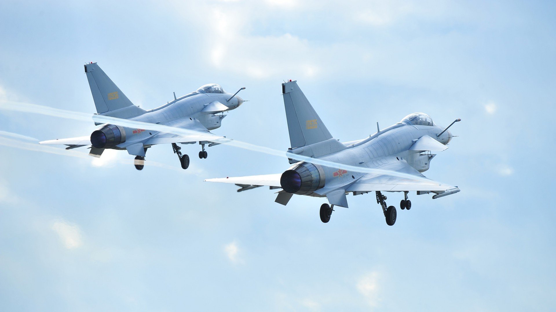 绿茵场上的乒乓弧线,王皓跨界点燃波兰横扫葡萄牙之夜