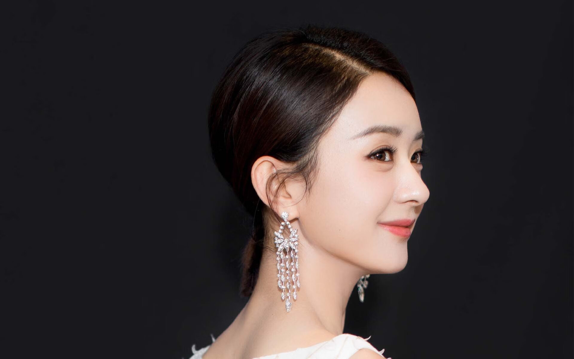 星斗南移，当东部决战夜，西部巨人投下无声的阴影