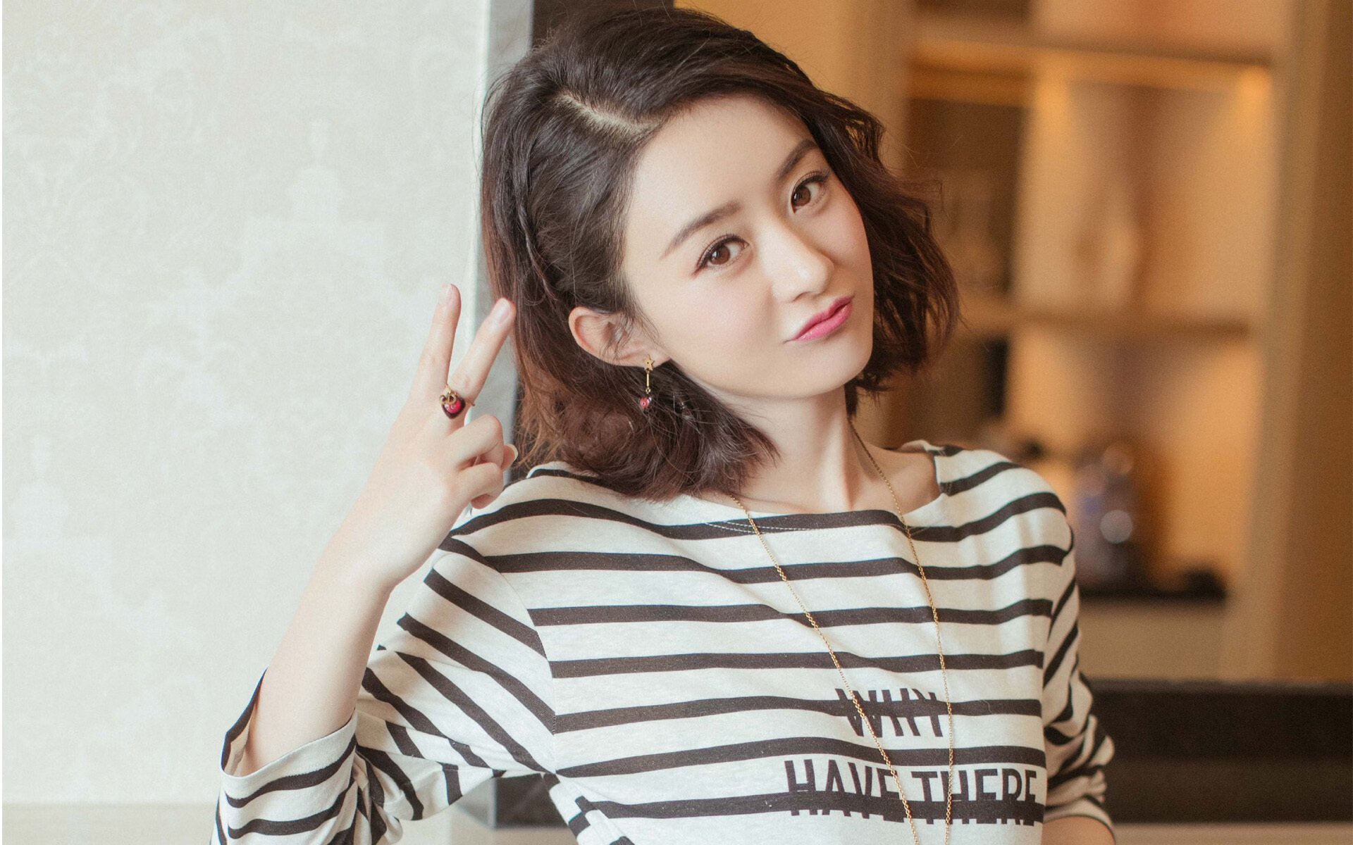 体育周末双重冲击，曼联冲垮里昂防线，巴尔韦德在F1揭幕战上演统治级表现