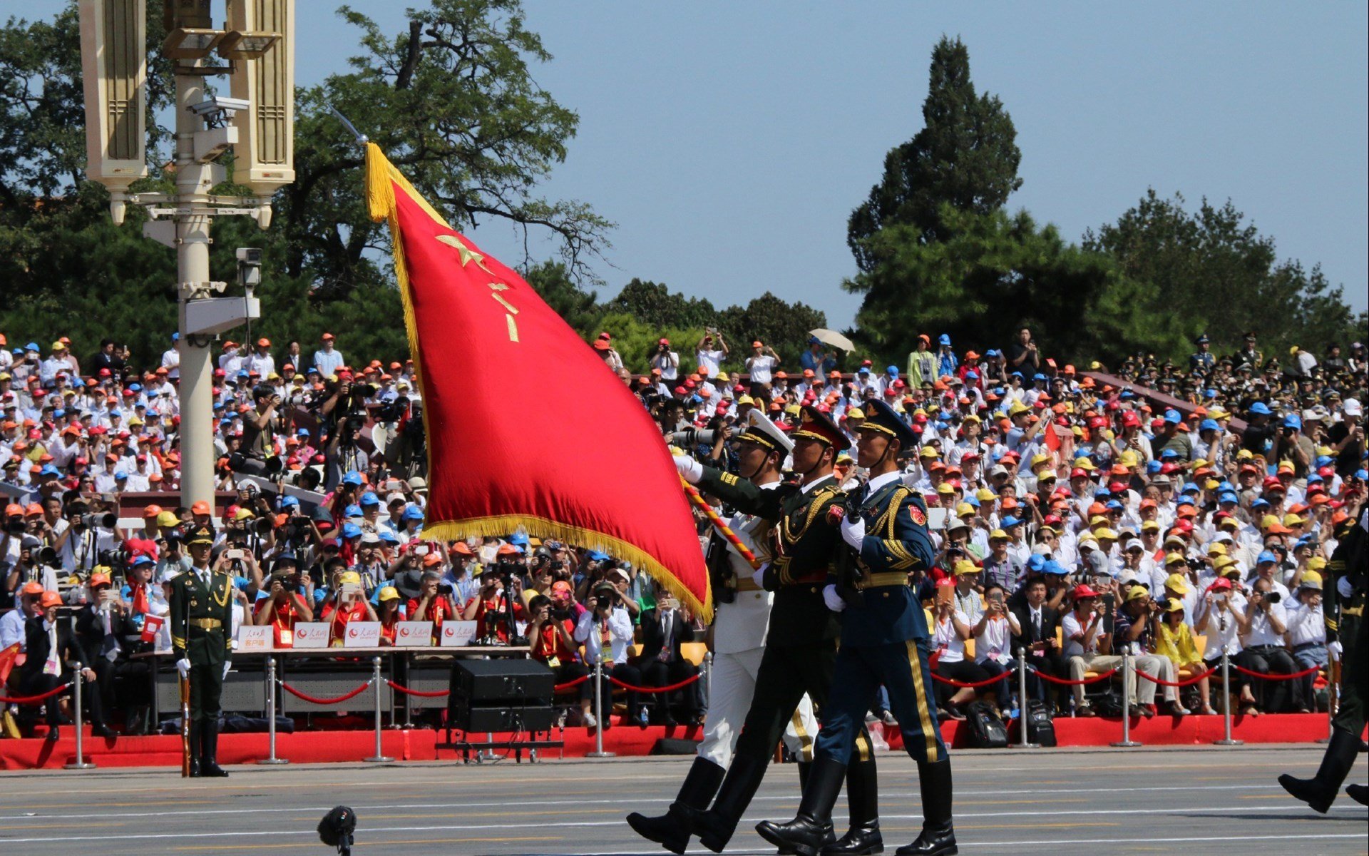 当篮球宇宙发生错位，勇士巅峰对决上海队，约基奇在德甲争冠战接管比赛